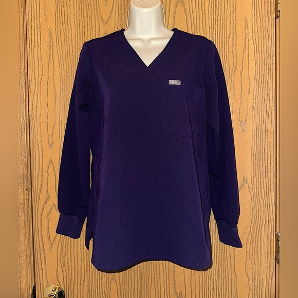 Women’s FIGS Catarina Long Sleeve Scrub Top Deep Purple Size XS - Picture 1 of 15